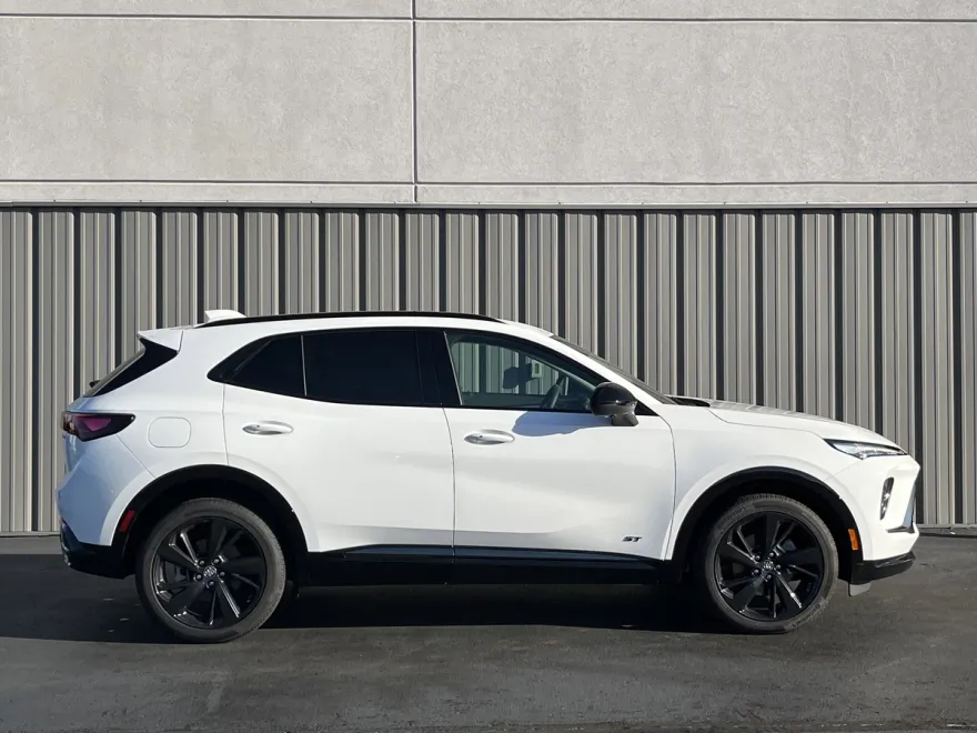 2025 Buick Envision Sport Touring photo 1