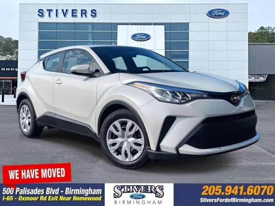 2020 Toyota C-HR LE photo 1