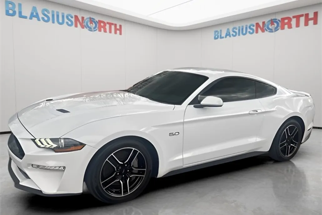 2022 Ford Mustang GT photo 1