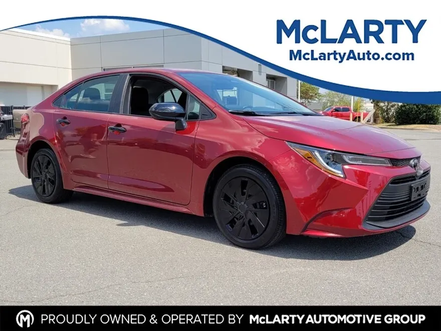 2025 Toyota Corolla LE photo 1