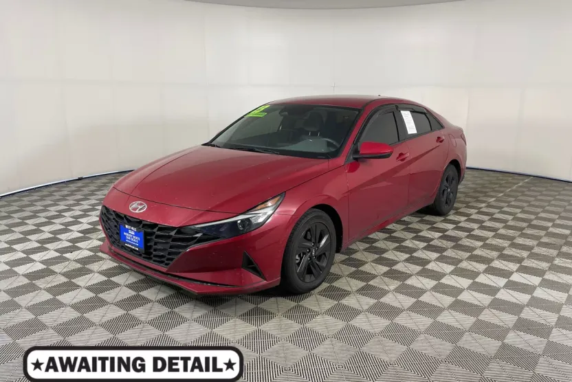 2023 Hyundai Elantra SEL photo 1