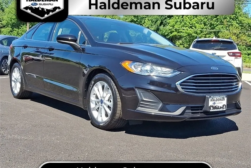 2020 Ford Fusion SE photo 1