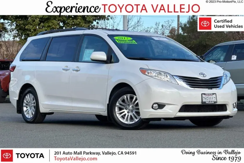 2017 Toyota Sienna Limited XLE Premium photo 1
