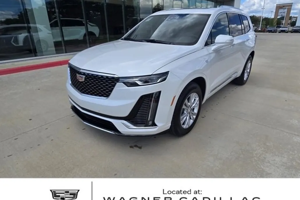 2025 Cadillac XT6 Luxury photo 1