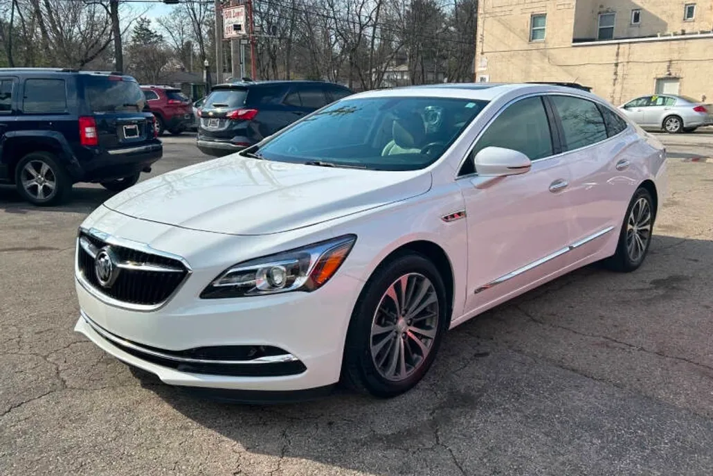 2017 Buick LaCrosse Essence photo 1