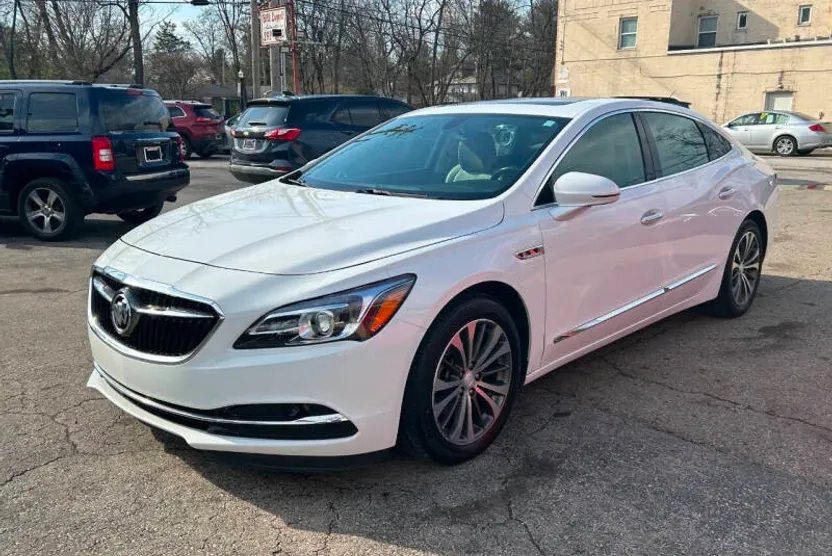 2017 Buick LaCrosse Essence photo 1
