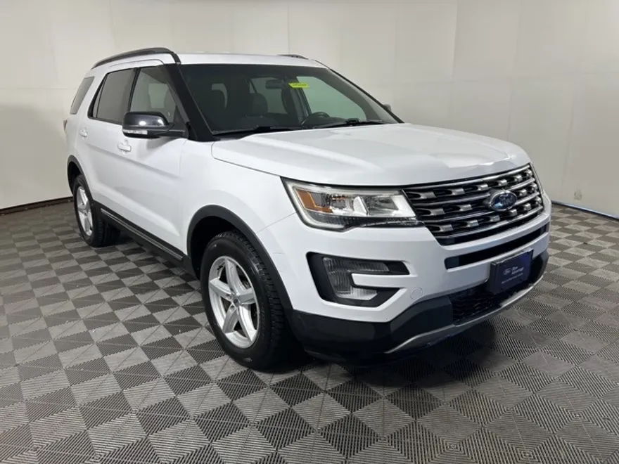 2017 Ford Explorer XLT photo 1