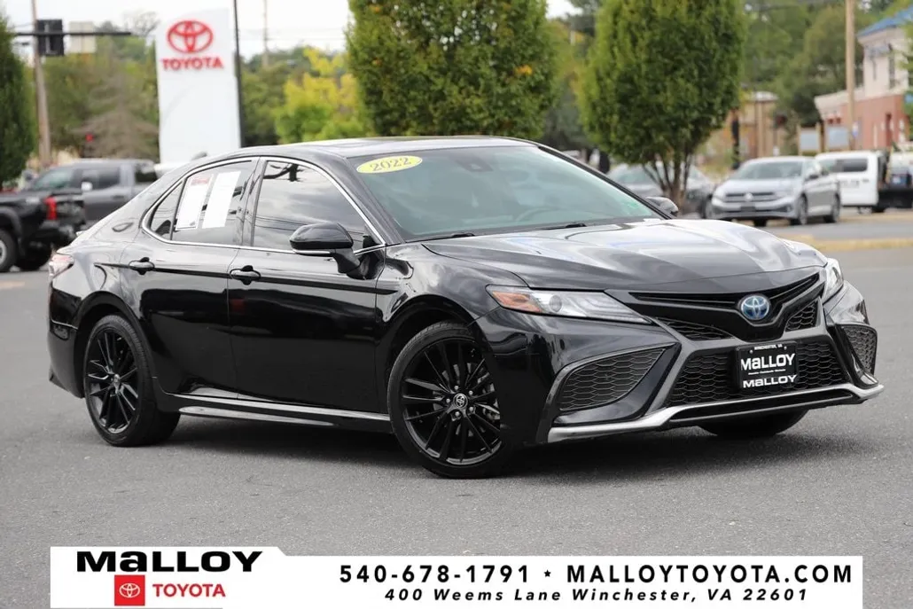 2022 Toyota Camry Hybrid XSE photo 1
