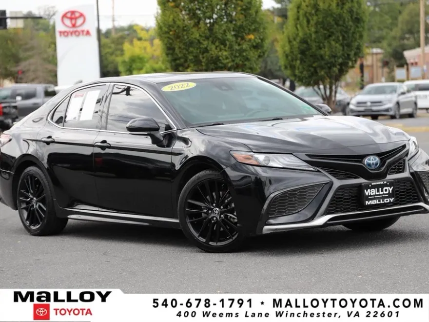 2022 Toyota Camry Hybrid XSE photo 1