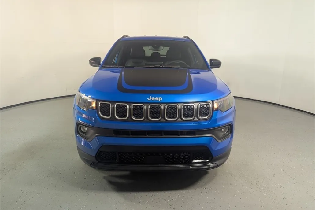 2023 Jeep Compass Latitude photo 1