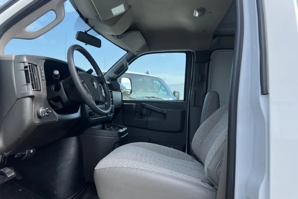 2025 Chevrolet Express Cargo 3500 photo 1