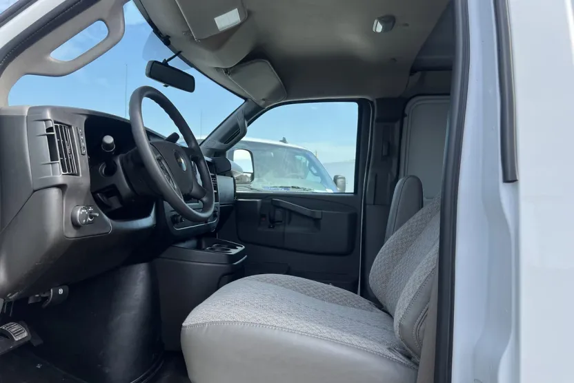 2025 Chevrolet Express Cargo 3500 photo 1