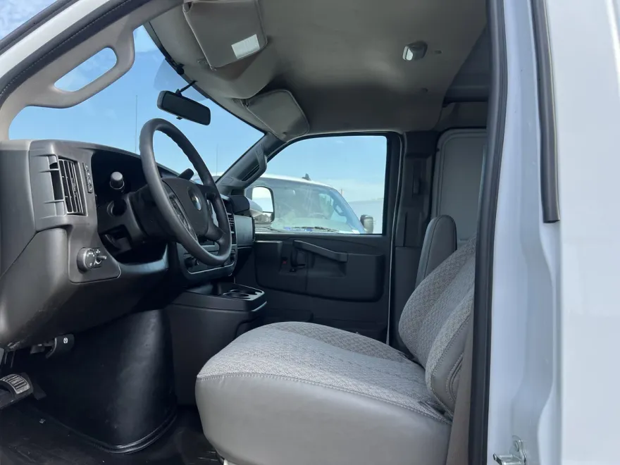 2025 Chevrolet Express Cargo 3500 photo 1