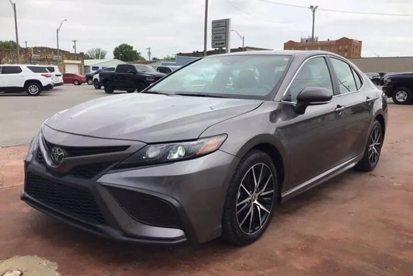 2024 Toyota Camry SE photo 1