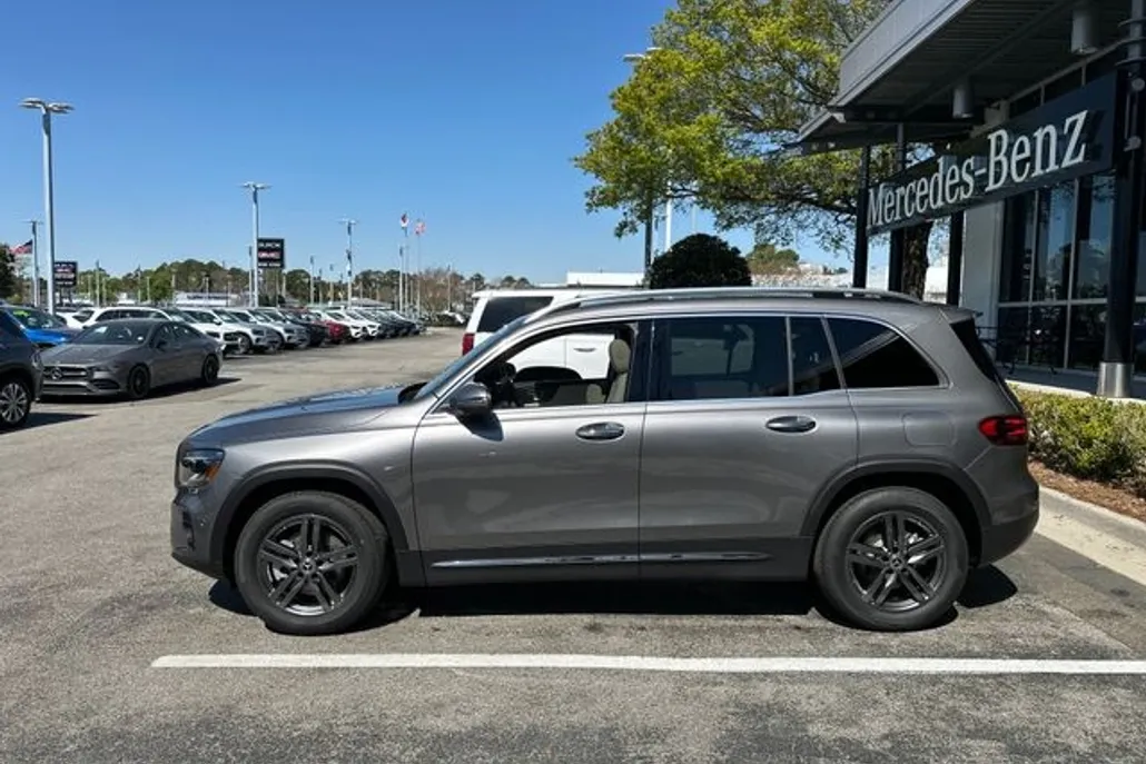 2025 Mercedes Benz GLB 250 photo 1