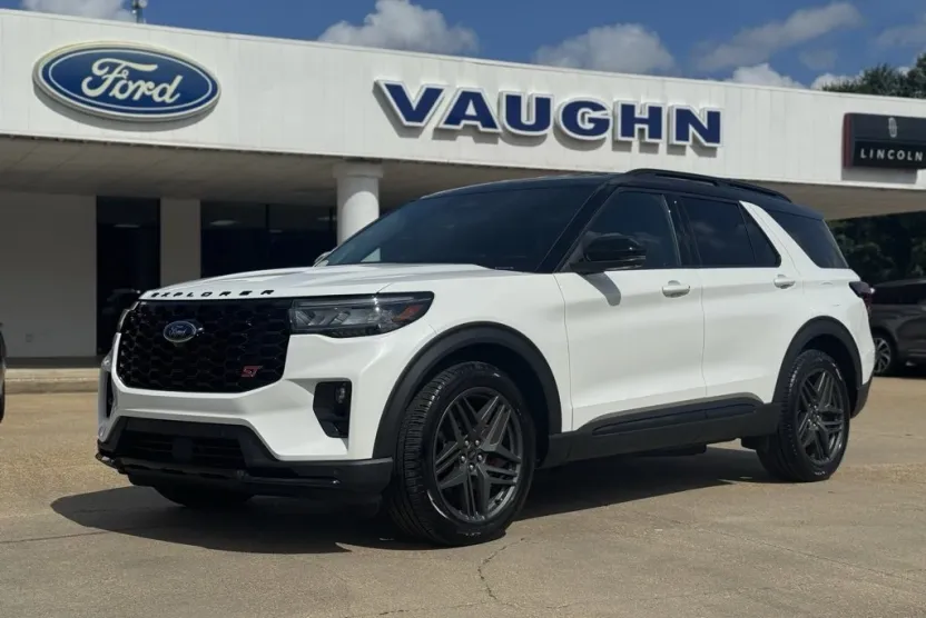 2025 Ford Explorer ST photo 1