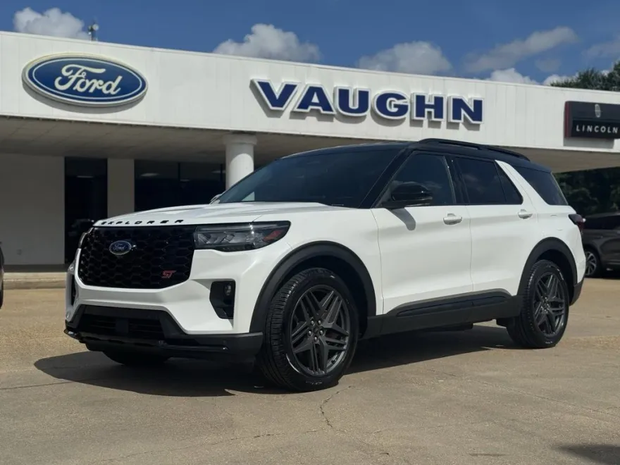 2025 Ford Explorer ST photo 1