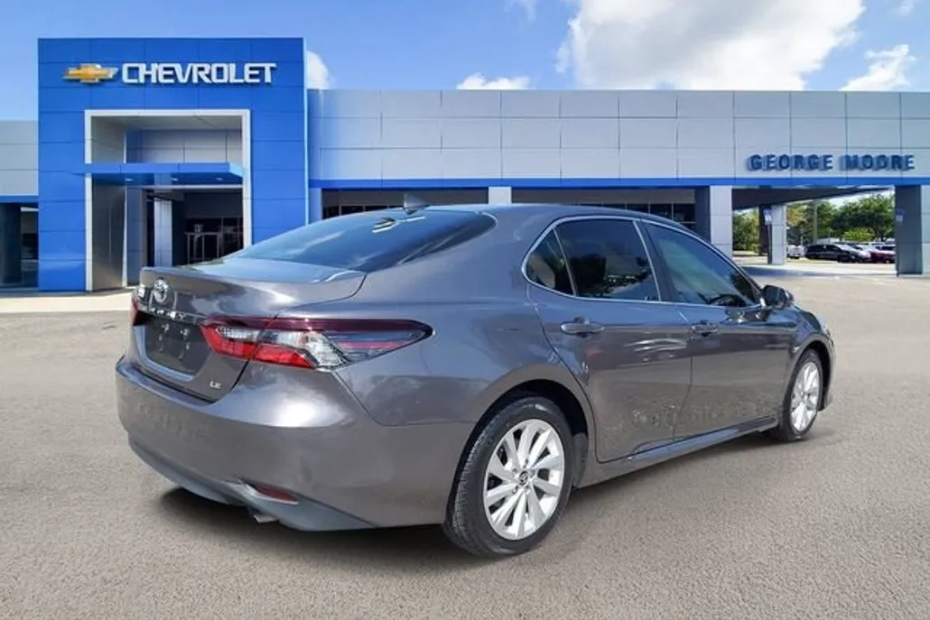 2023 Toyota Camry LE photo 1