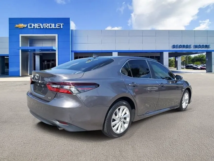 2023 Toyota Camry LE photo 1