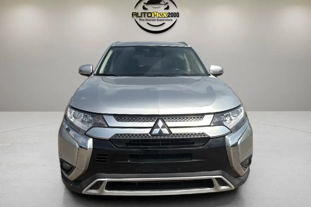 2020 Mitsubishi Outlander SE photo 1