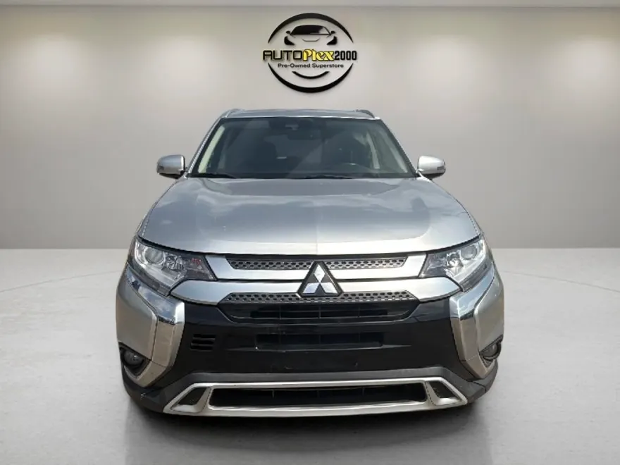 2020 Mitsubishi Outlander SE photo 1
