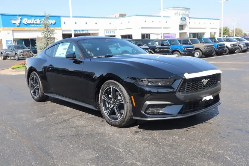 2025 Ford Mustang EcoBoost photo 1