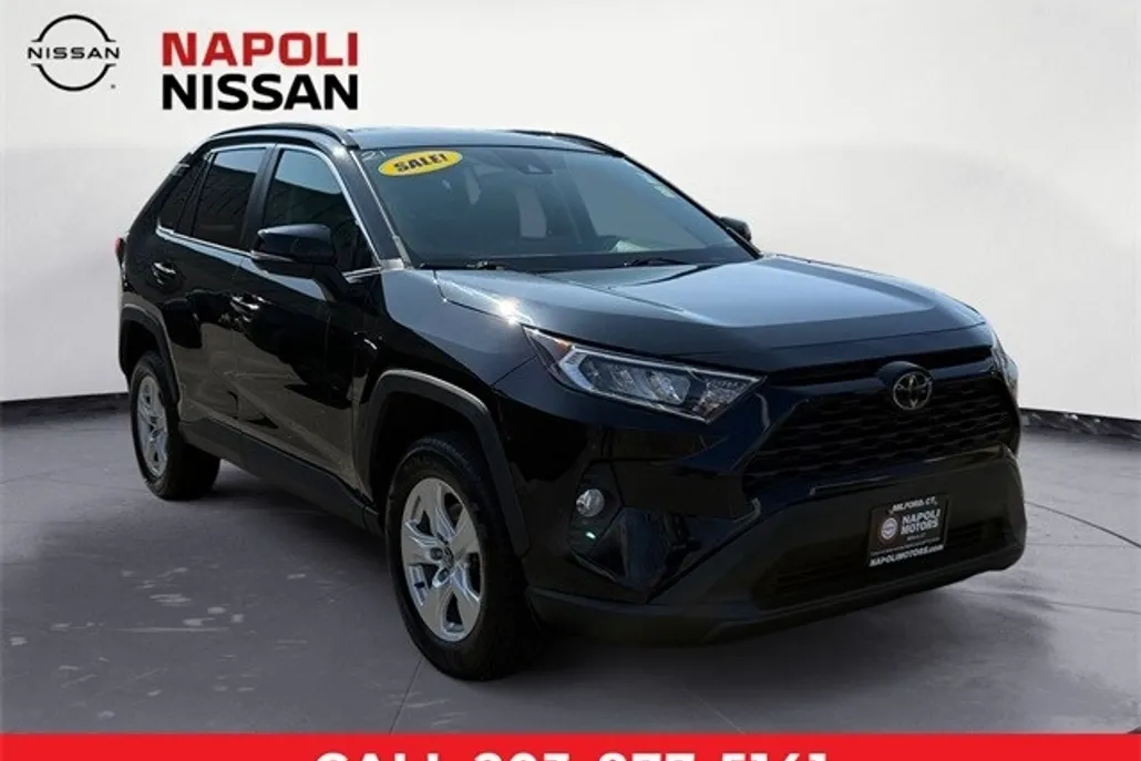 2021 Toyota RAV4 XLE photo 1