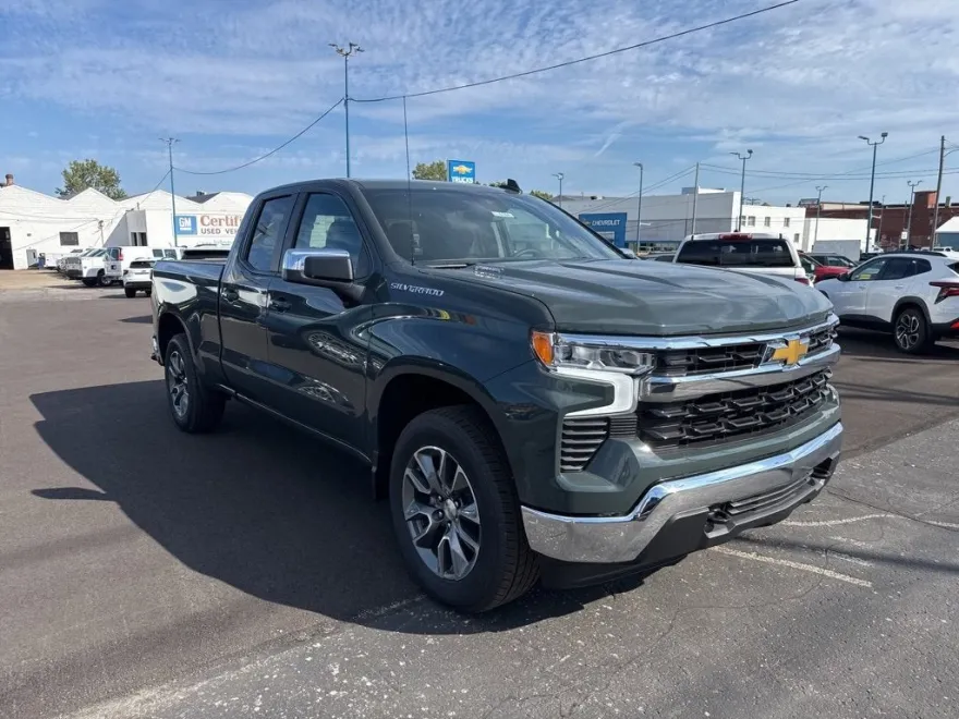 2026 Chevrolet Silverado 1500 LT photo 1