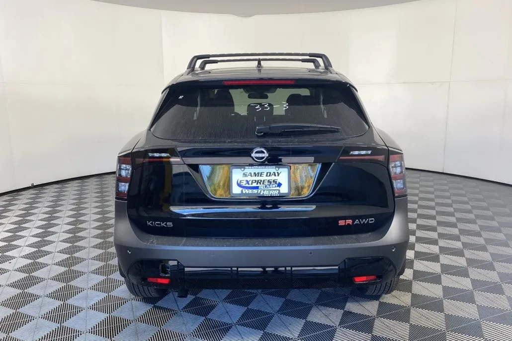 2026 Nissan Kicks SR photo 1
