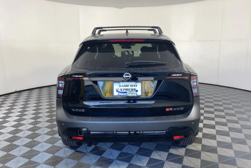 2026 Nissan Kicks SR photo 1