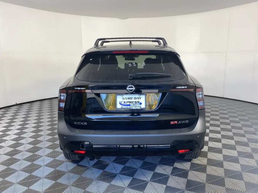 2026 Nissan Kicks SR photo 1
