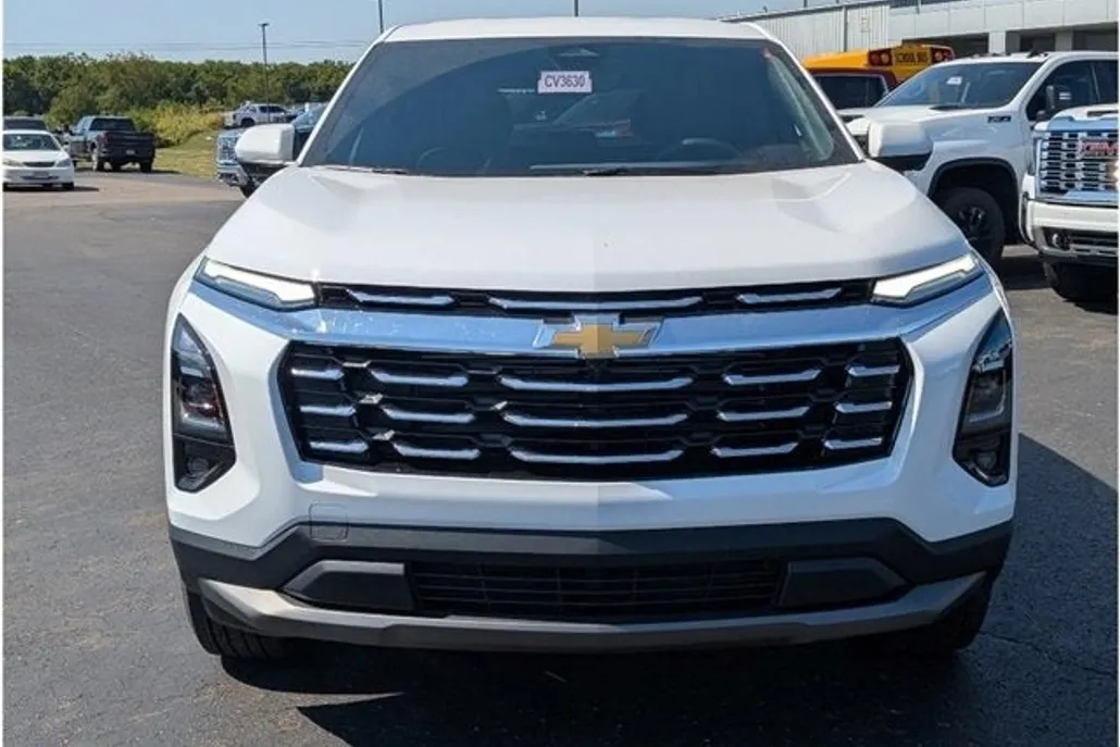 2026 Chevrolet Equinox LT photo 1