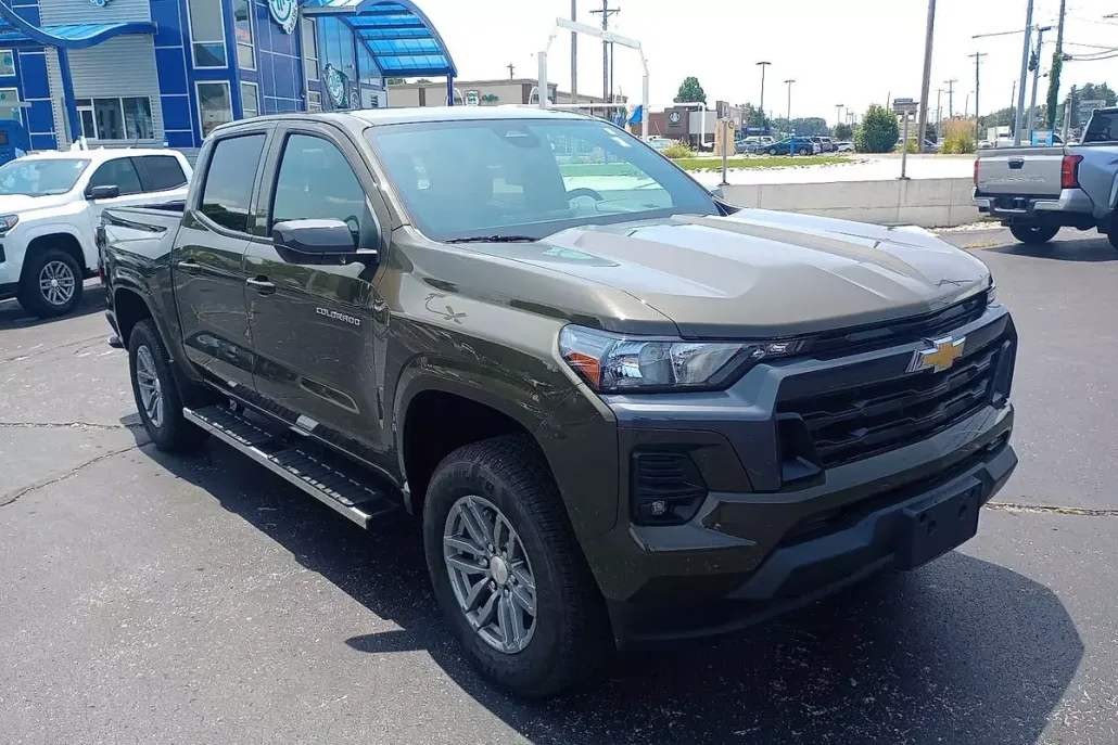 2024 Chevrolet Colorado LT photo 1