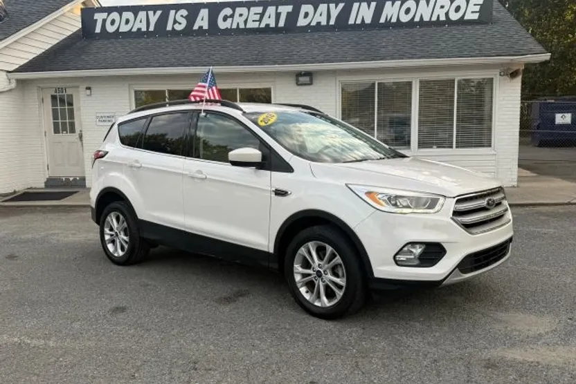 2018 Ford Escape SEL Sport photo 1