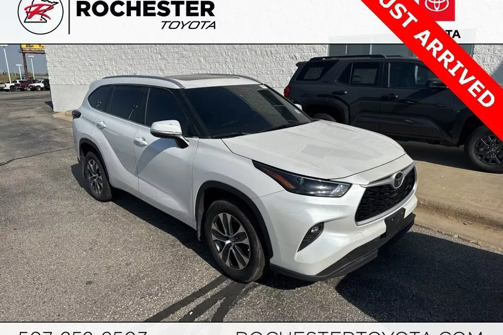 2024 Toyota Highlander XLE photo 1