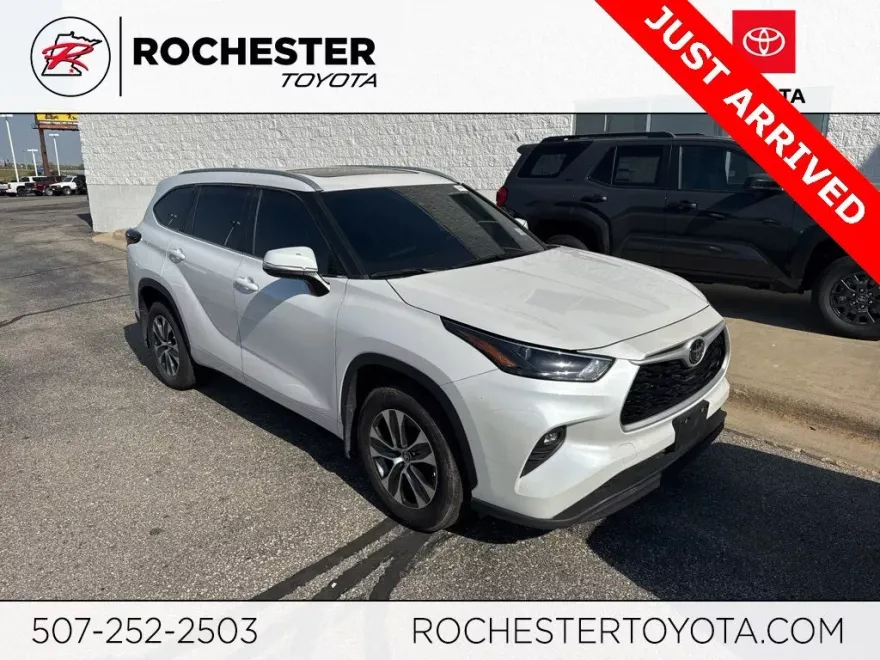 2024 Toyota Highlander XLE photo 1