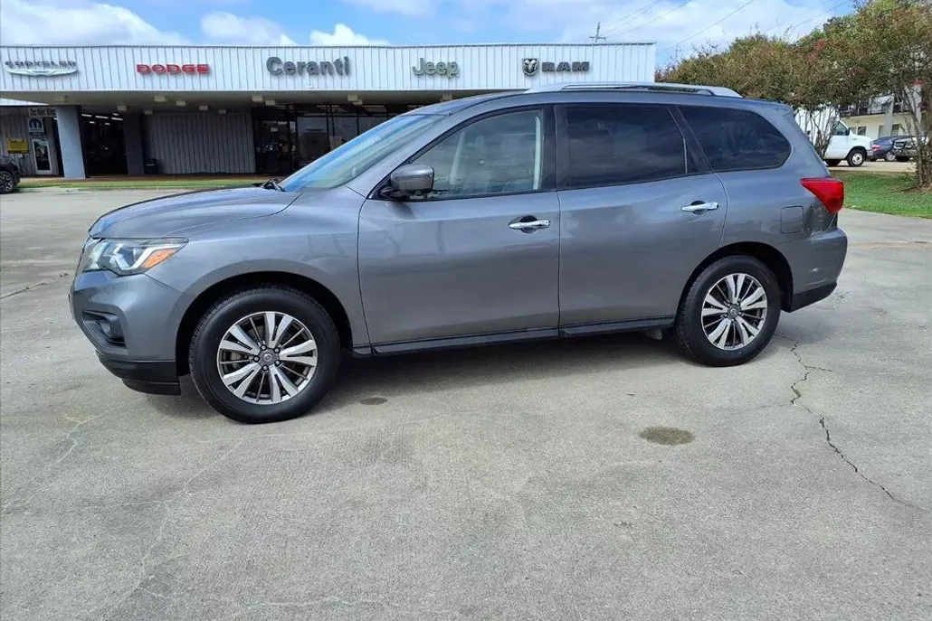 2019 Nissan Pathfinder SL photo 1