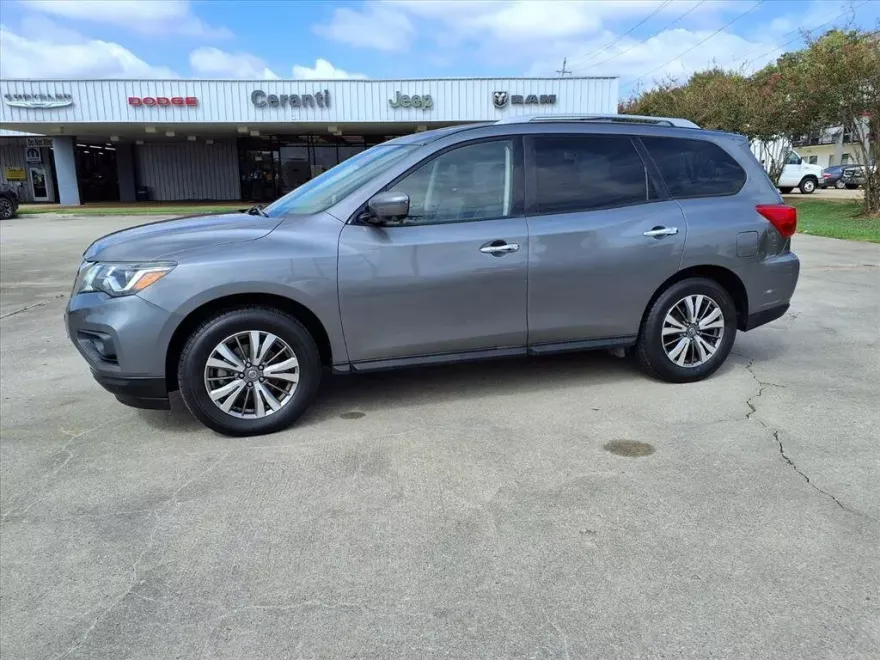 2019 Nissan Pathfinder SL photo 1
