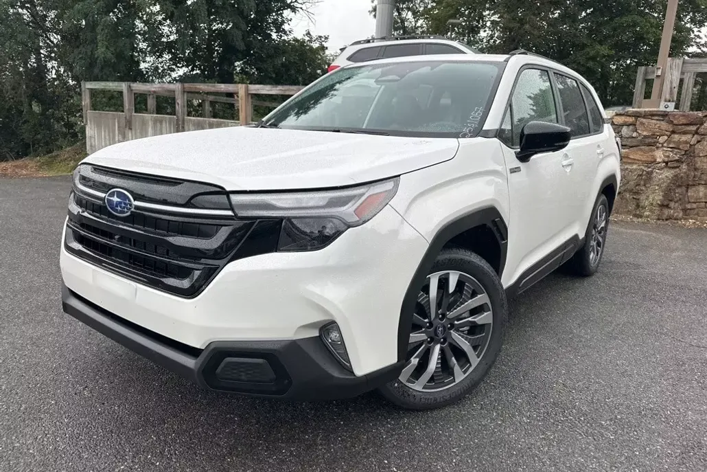 2025 Subaru Forester Touring photo 1