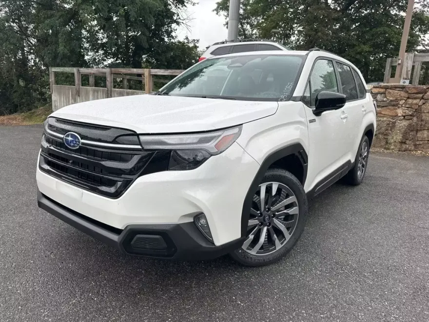 2025 Subaru Forester Touring photo 1