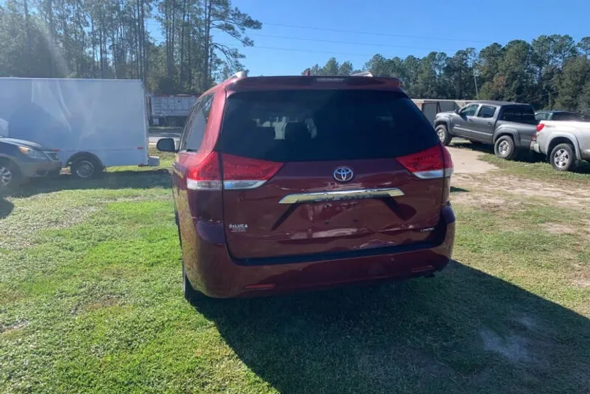 2011 Toyota Sienna Limited photo 1