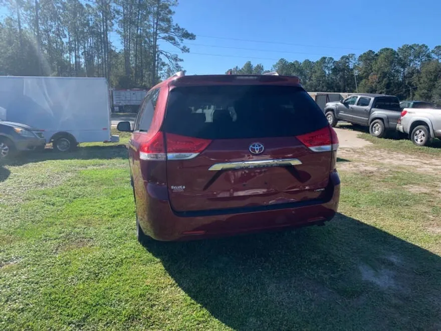 2011 Toyota Sienna Limited photo 1