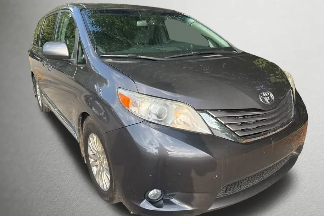 2017 Toyota Sienna L photo 1