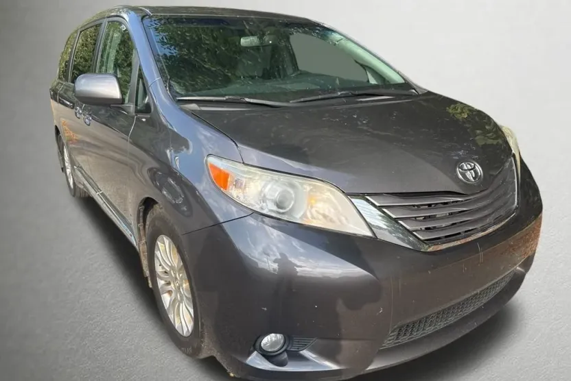 2017 Toyota Sienna L photo 1