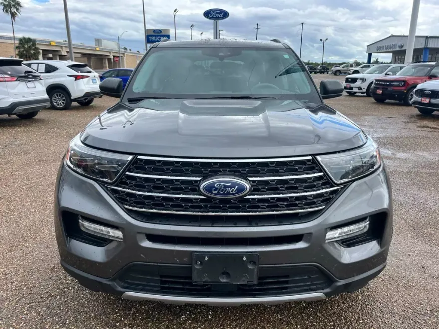 2023 Ford Explorer XLT photo 1