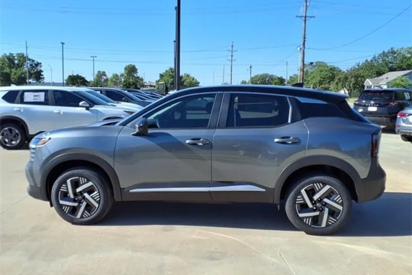 2025 Nissan Kicks SV photo 1