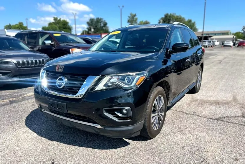 2019 Nissan Pathfinder SL photo 1