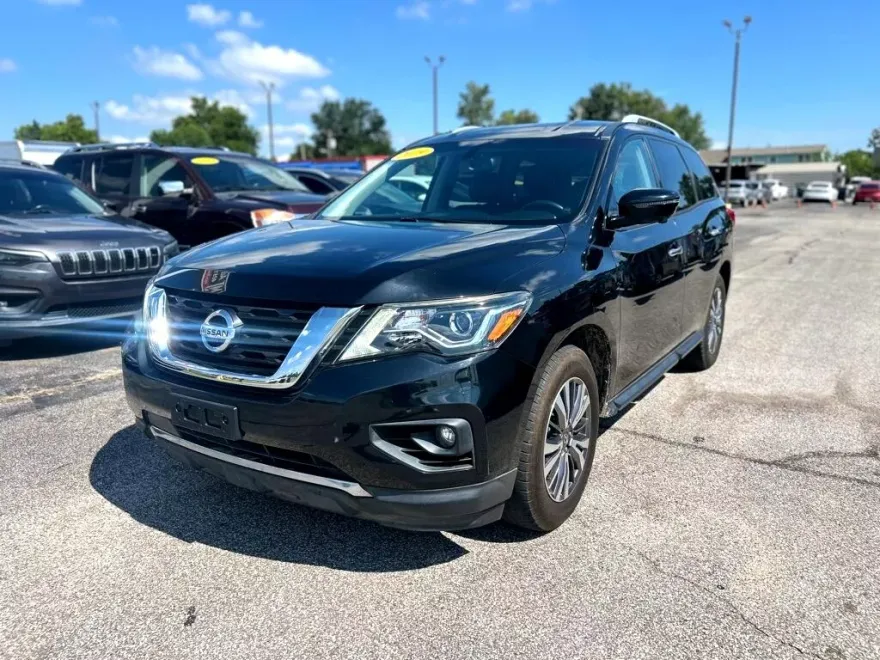 2019 Nissan Pathfinder SL photo 1