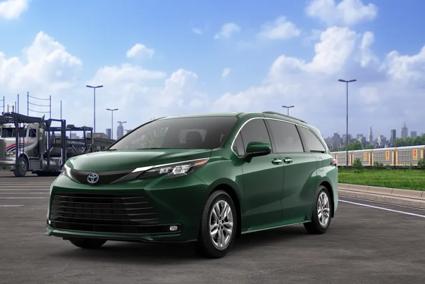 2025 Toyota Sienna XLE photo 1