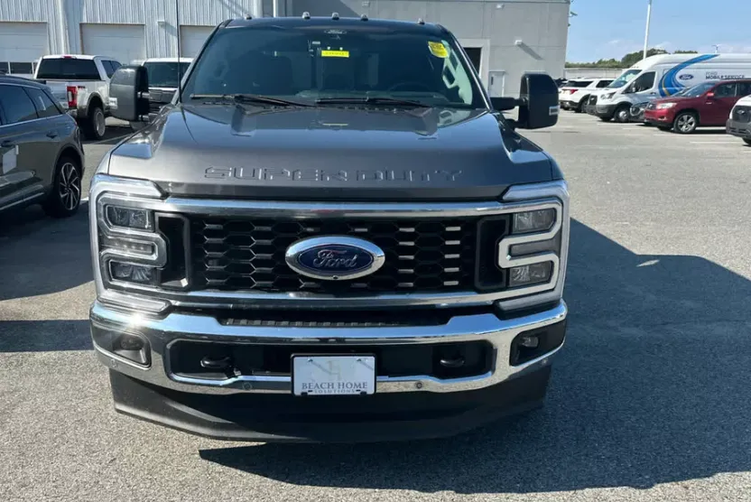 2024 Ford F-350 Lariat photo 1